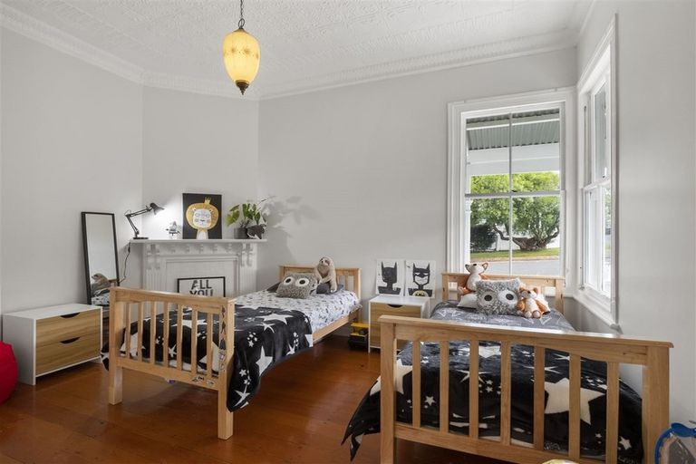 Photo of property in 8 Shoal Bay Road, Devonport, Auckland, 0624