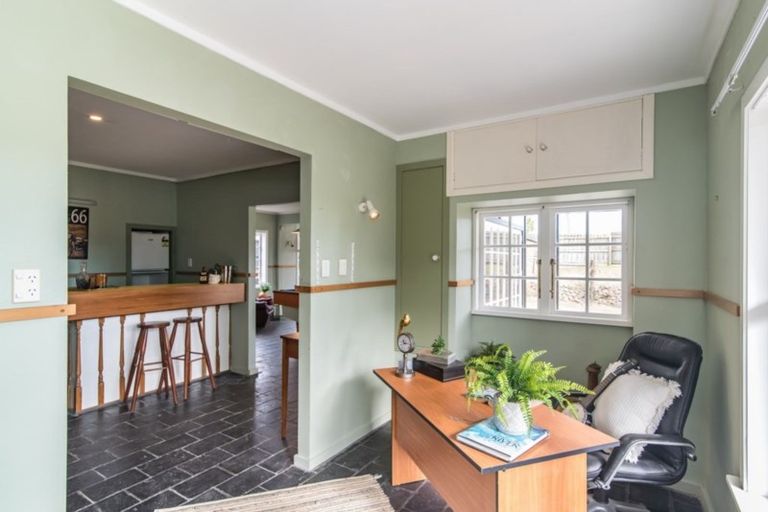 Photo of property in 21 Makora Road, Otaihanga, Paraparaumu, 5036