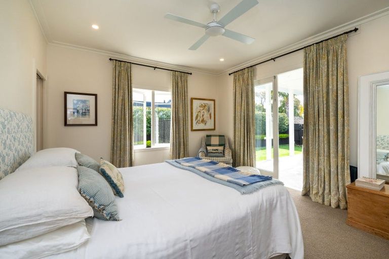 Photo of property in 30 Tauroa Road, Havelock North, 4130