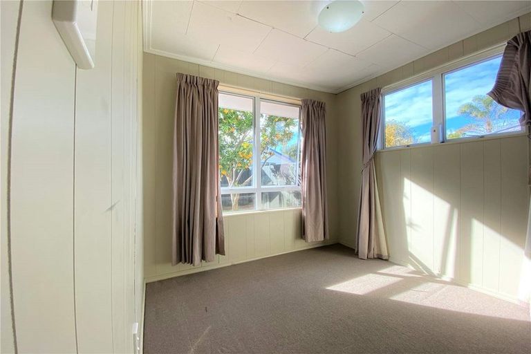 Photo of property in 2/127 Swanson Road, Henderson, Auckland, 0610