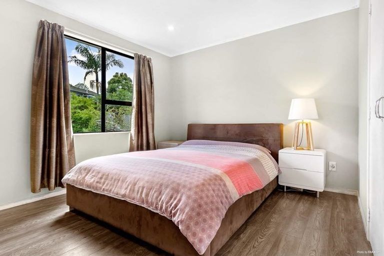 Photo of property in 25 Rehia Road, Massey, Auckland, 0614