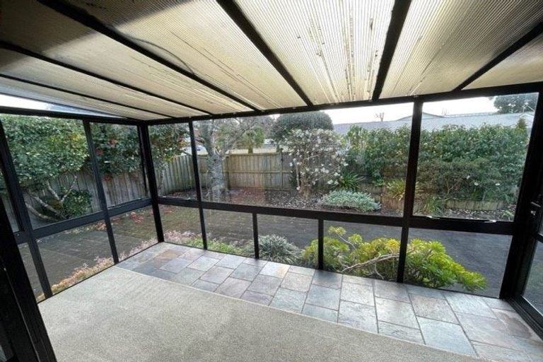 Photo of property in 2/48 Shakespeare Road, Milford, Auckland, 0620