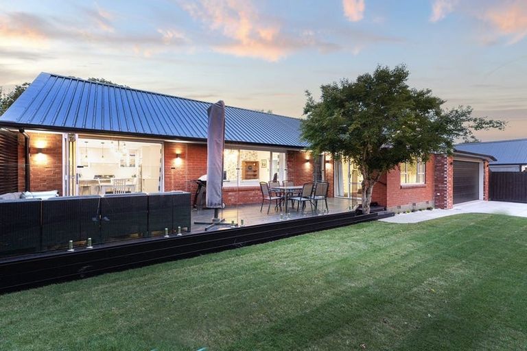 Photo of property in 3 Willowbrook Place, Fendalton, Christchurch, 8052