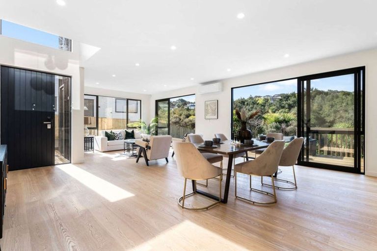 Photo of property in 16 Mcmenamin Place, Fairview Heights, Auckland, 0632