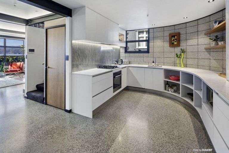 Photo of property in 377a Karaka Bay Road, Karaka Bays, Wellington, 6022