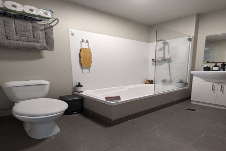 Photo of property in 5/464 Adelaide Road, Berhampore, Wellington, 6023