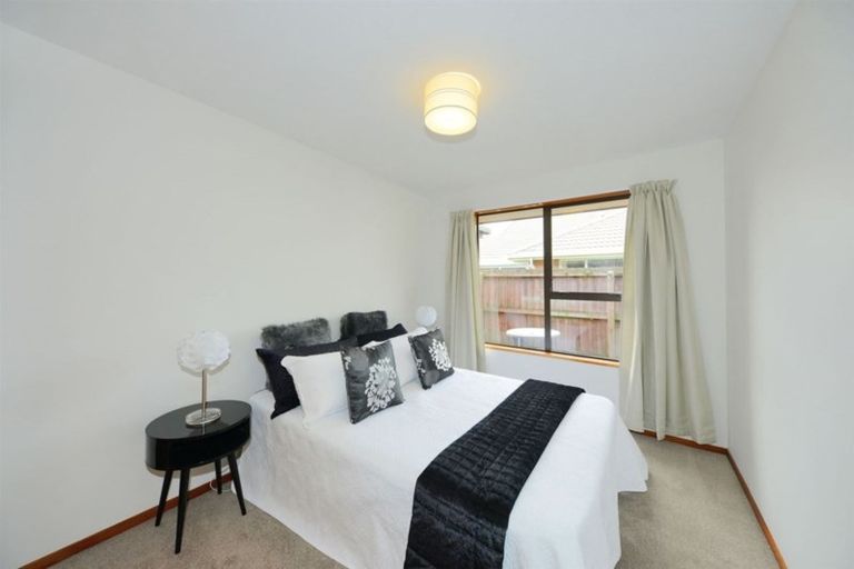 Photo of property in 2/39 Greenock Street, Redwood, Christchurch, 8051