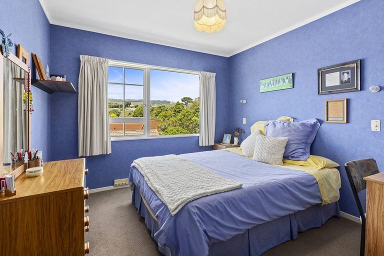 Photo of property in 6 Balliol Drive, Tawa, Wellington, 5028