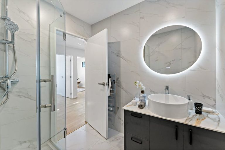 Photo of property in 20 Mara Way, Sunnyvale, Auckland, 0612