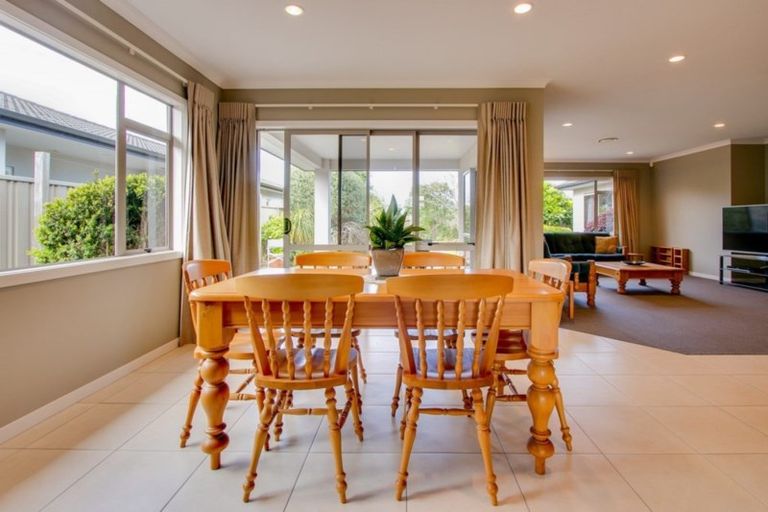 Photo of property in 18 Pania Place, Poraiti, Napier, 4112