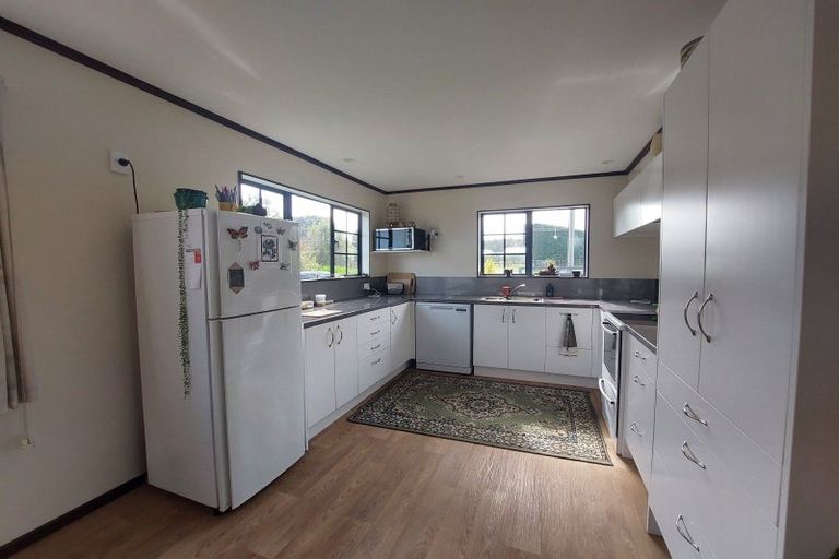 Photo of property in 33 Railway Terrace, Ohau, Levin, 5570