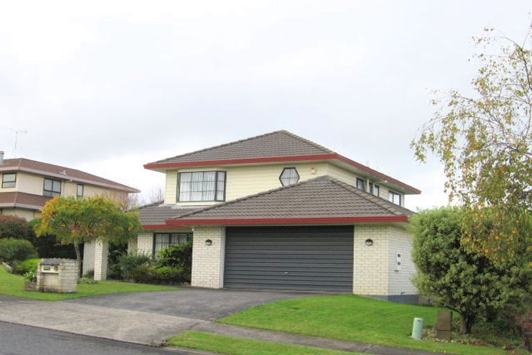 Photo of property in 17 St Simon Place, Botany Downs, Auckland, 2010