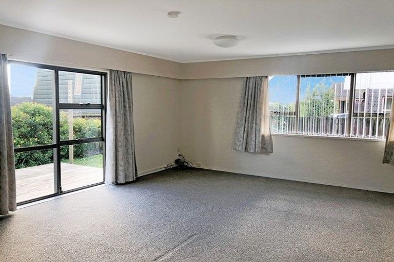 Photo of property in 1/25 Butley Drive, Farm Cove, Auckland, 2012