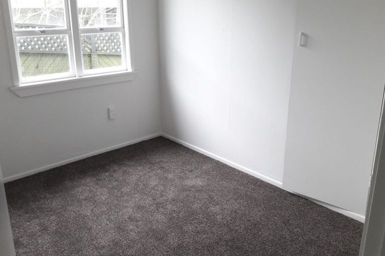 Photo of property in 19 Chivalry Road, Glenfield, Auckland, 0629