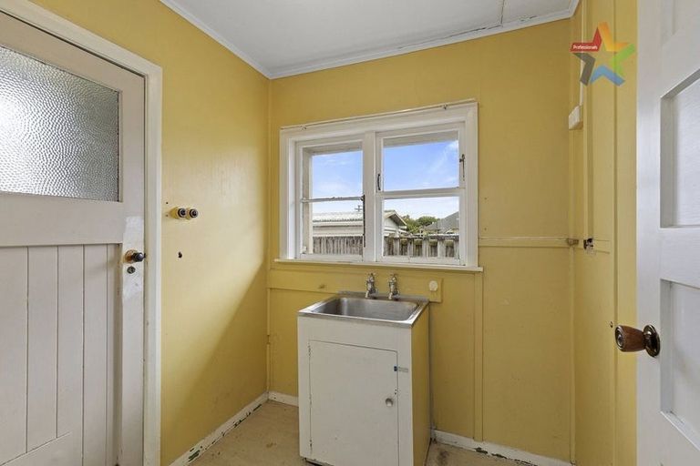 Photo of property in 10 Atiawa Crescent, Waiwhetu, Lower Hutt, 5010