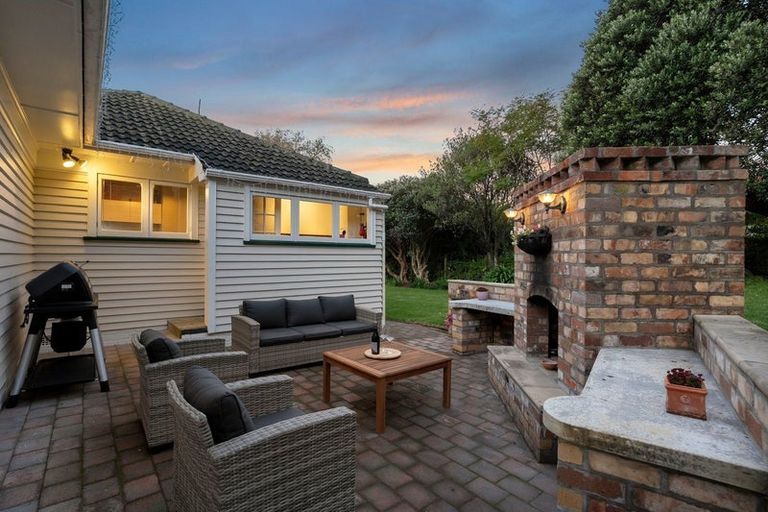 Photo of property in 44 Kiwi Esplanade, Mangere Bridge, Auckland, 2022