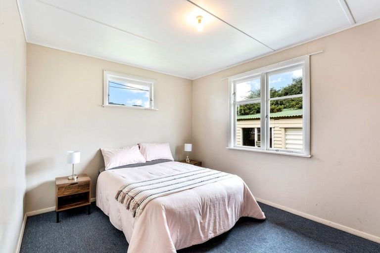 Photo of property in 6 Benge Crescent, Clouston Park, Upper Hutt, 5018