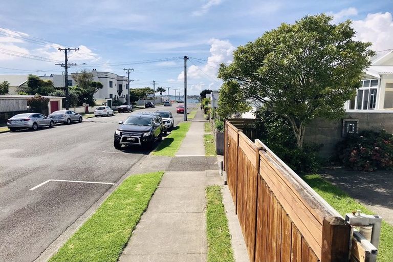 Photo of property in 35 Hine Street, New Plymouth, 4310