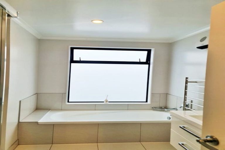 Photo of property in 5 Courage Road, Papakura, 2110