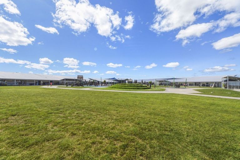 Photo of property in 8 Tauhinu Place, Papamoa, 3118