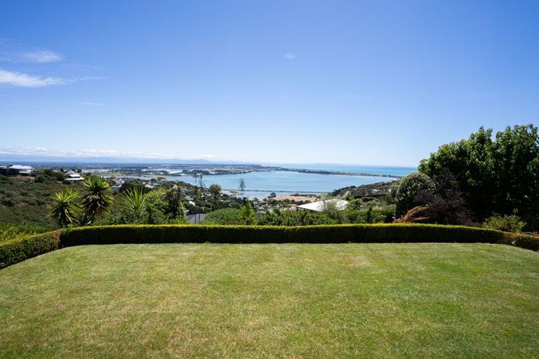 Photo of property in 8 Avery Place, Redcliffs, Christchurch, 8081