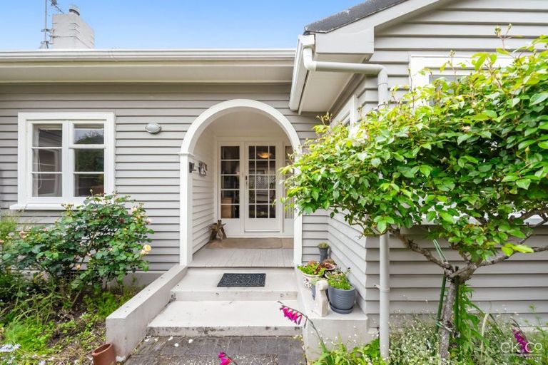 Photo of property in 19 Hinau Street, Woburn, Lower Hutt, 5010