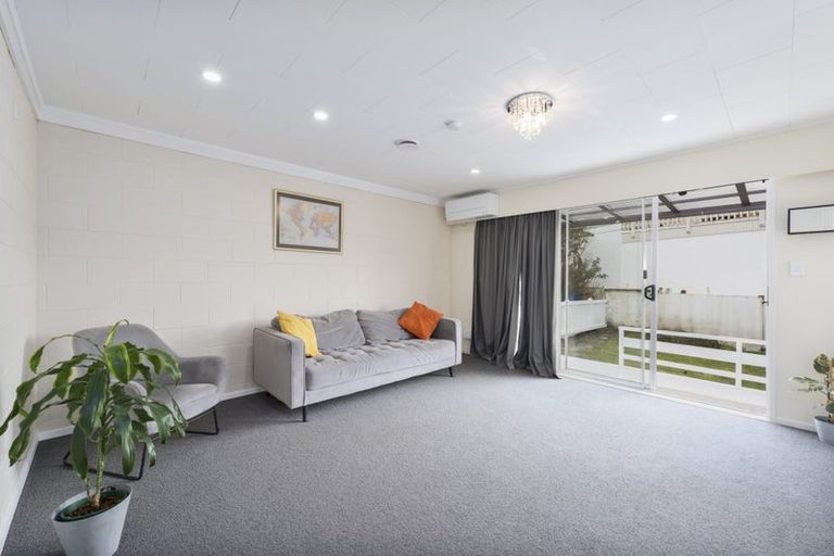 Photo of property in 2/27 Spence Road, Henderson, Auckland, 0612