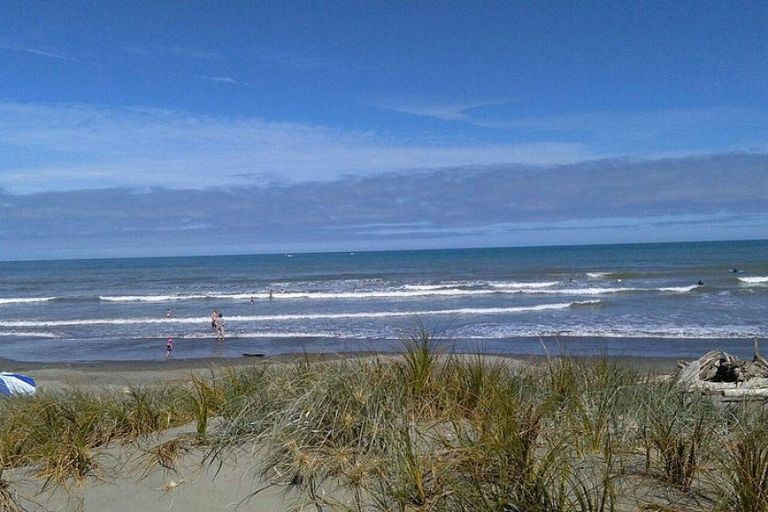 Photo of property in 13 Barber Street, Foxton Beach, Foxton, 4815