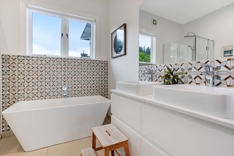 Photo of property in 52 Medhurst Road North, Bombay, 2675