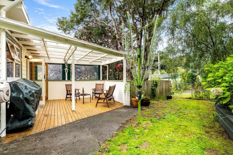 Photo of property in 18 Pinehaven Road, Pinehaven, Upper Hutt, 5019