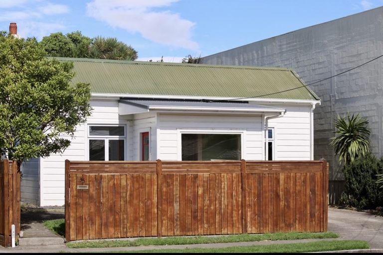 Photo of property in 35 Hine Street, New Plymouth, 4310