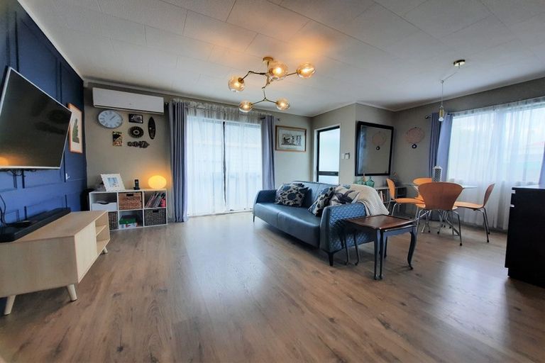 Photo of property in 64a Archibald Road, Kelston, Auckland, 0602