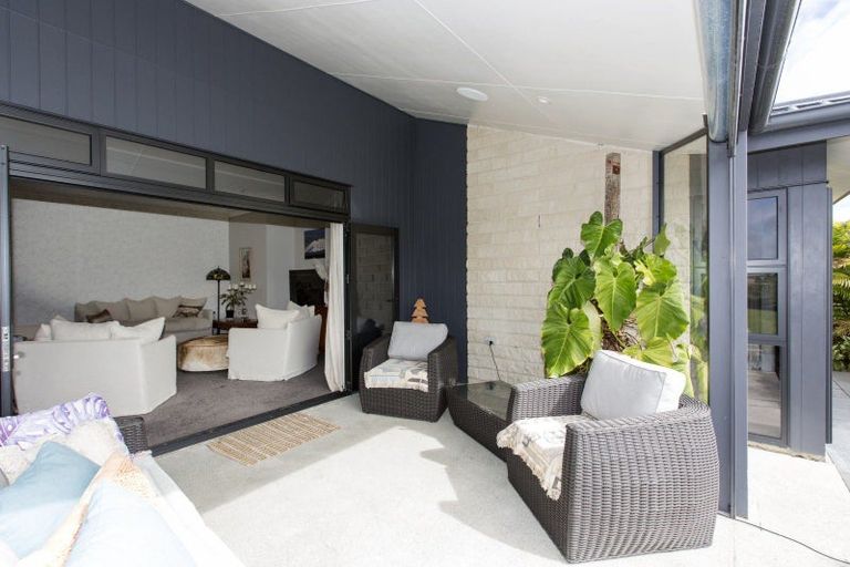 Photo of property in 36 Ripiro Drive, Baylys Beach, Dargaville, 0377