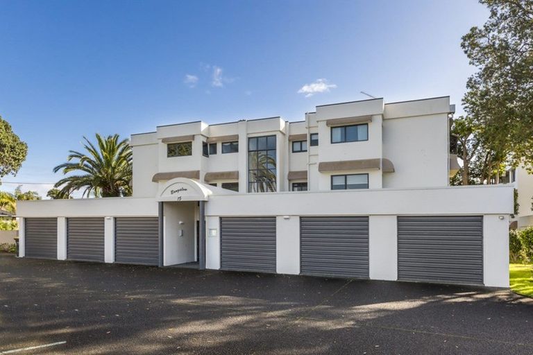 Photo of property in 15e Puriri Avenue, Orewa, 0931