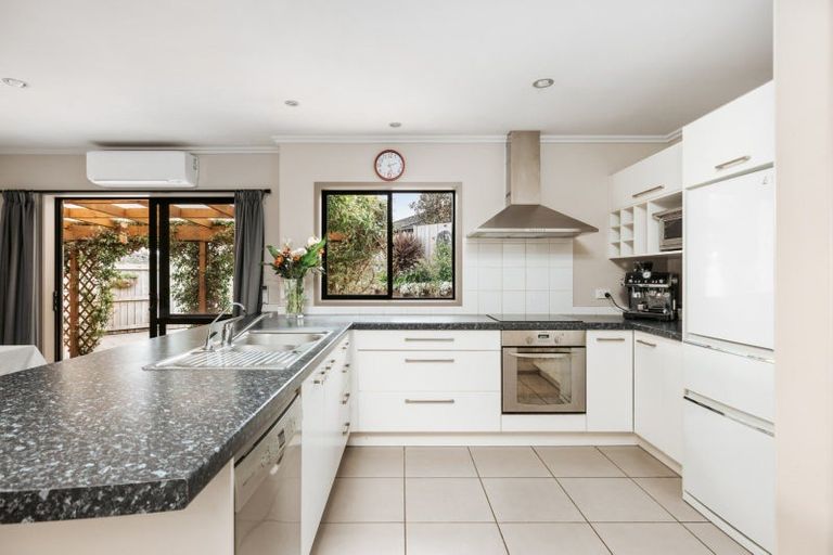 Photo of property in 52 Rosella Drive, Welcome Bay, Tauranga, 3112