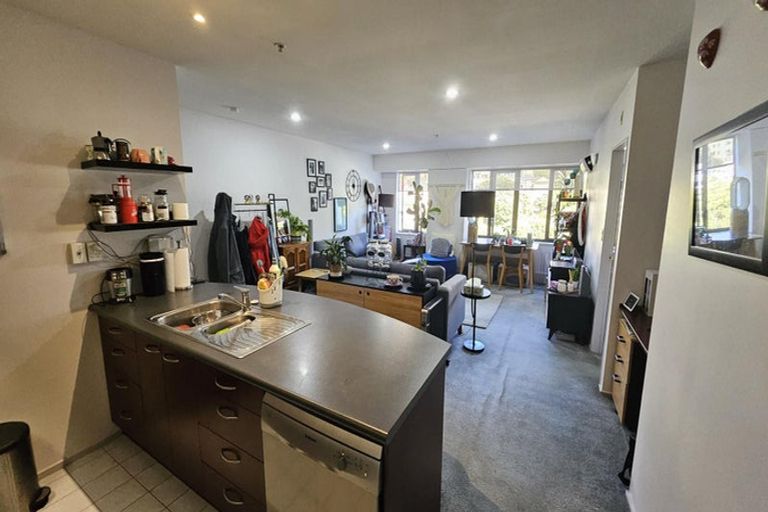 Photo of property in St Peters Apartments, 4e/192 Willis Street, Te Aro, Wellington, 6011