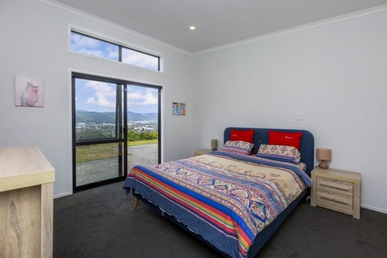 Photo of property in 51 Percy Kinsman Crescent, Riverstone Terraces, Upper Hutt, 5018