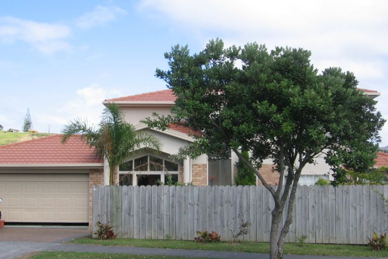Photo of property in 12 Crimson Park, Oteha, Auckland, 0632