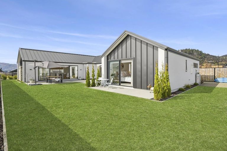 Photo of property in 47 Pounamu Avenue, Albert Town, Wanaka, 9305