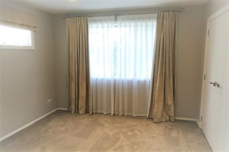 Photo of property in 18 Ramillies Place, Glenfield, Auckland, 0629