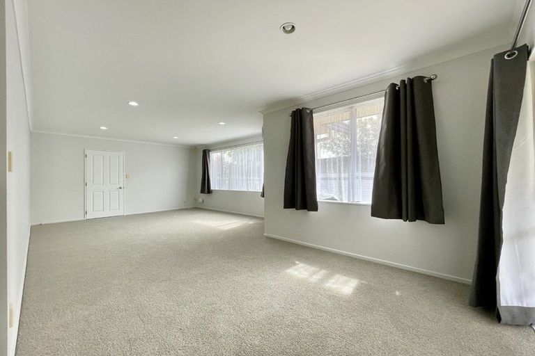 Photo of property in 30 Pitt Avenue, Clendon Park, Auckland, 2103