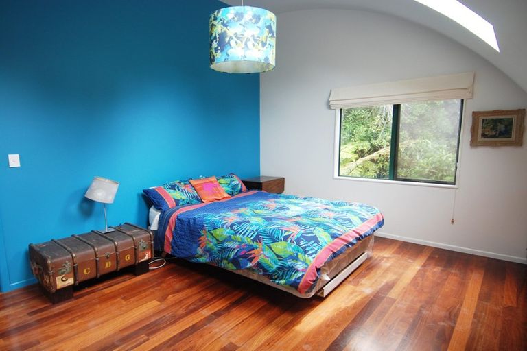 Photo of property in 5 Waikarekare Lane, Karekare, New Lynn, 0772