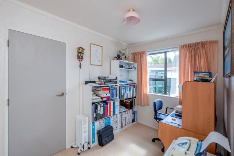 Photo of property in 15 Oriwa Street, Waikanae, 5036