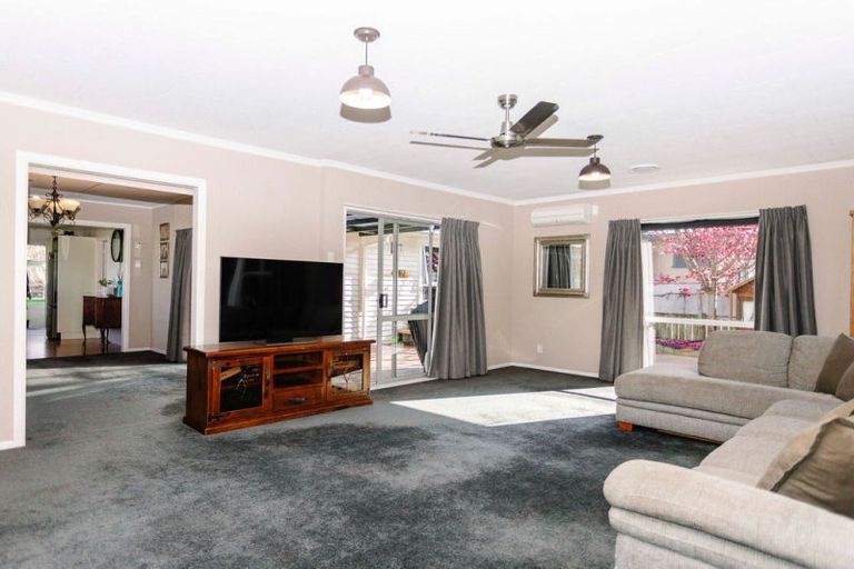 Photo of property in 17 Smith Street, Dannevirke, 4930