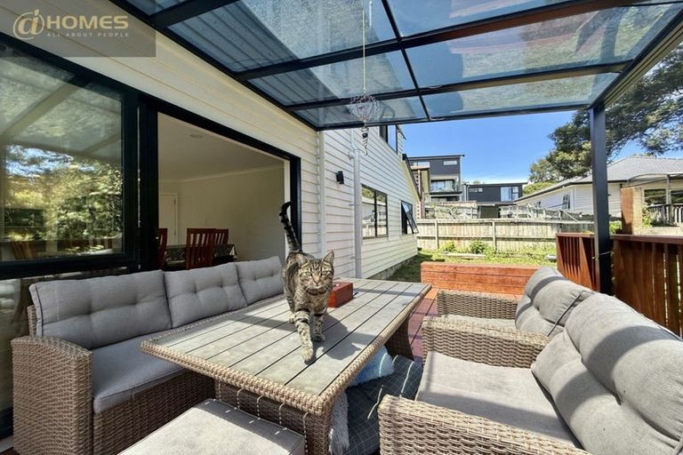 Photo of property in 70 Sungrove Rise, Sunnyvale, Auckland, 0612