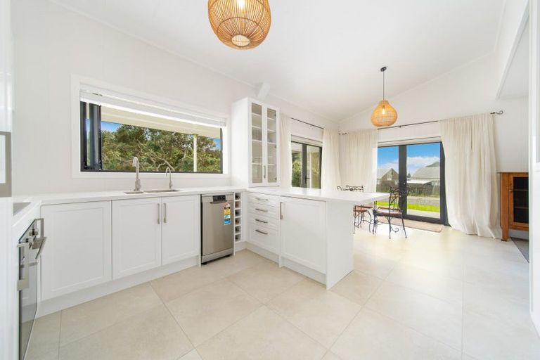 Photo of property in 565 Rockell Road, Whananaki, Hikurangi, 0181