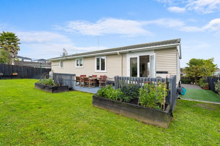 Photo of property in 236 Whitney Street, Blockhouse Bay, Auckland, 0600