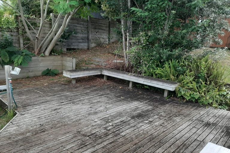 Photo of property in 2/10 Pickwick Parade, Mellons Bay, Auckland, 2014