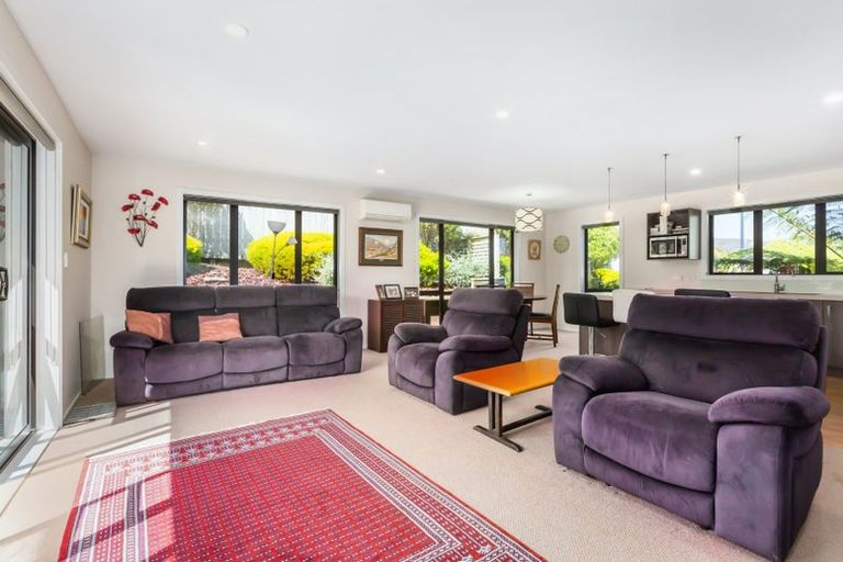Photo of property in 6 Tasman Close, Aotea, Porirua, 5024