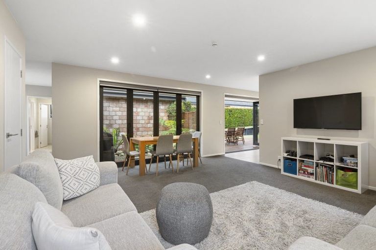 Photo of property in 55 Ina Ville Drive, Pukekohe, 2120